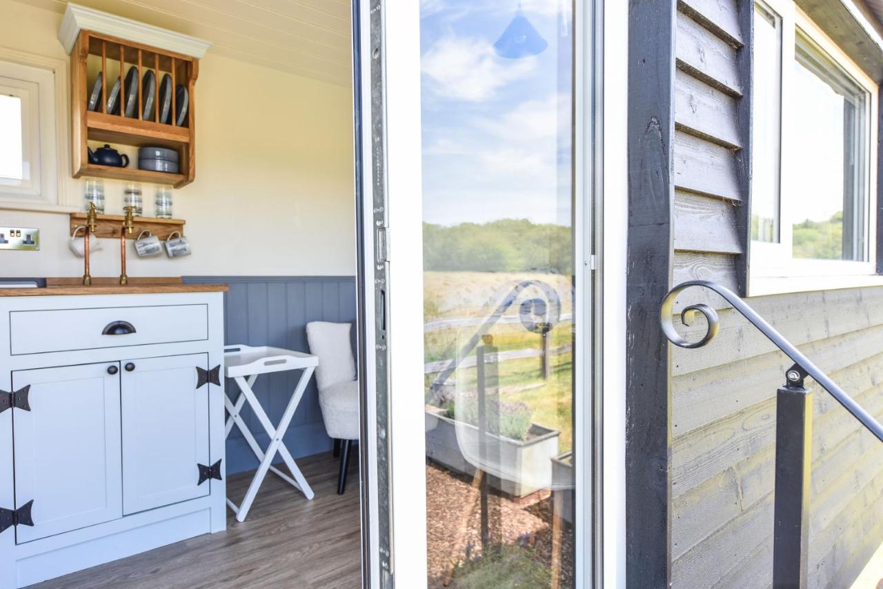 Crabden Shepherd Hut - Blendworth Villa Waterlooville Exterior photo