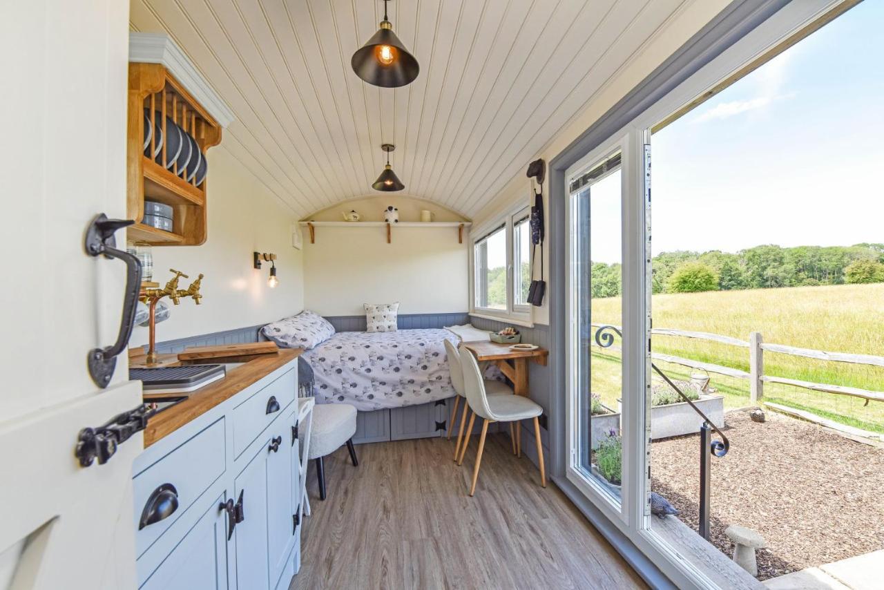 Crabden Shepherd Hut - Blendworth Villa Waterlooville Exterior photo